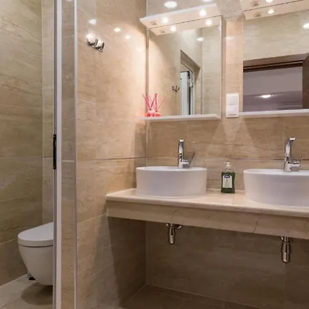 Free Bird - Bed In Six Bed Female Zenska Tatil Evi Dubrovnik