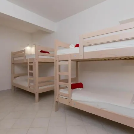 Free Bird - Bed In Six Bed Female Zenska 두브로브니크