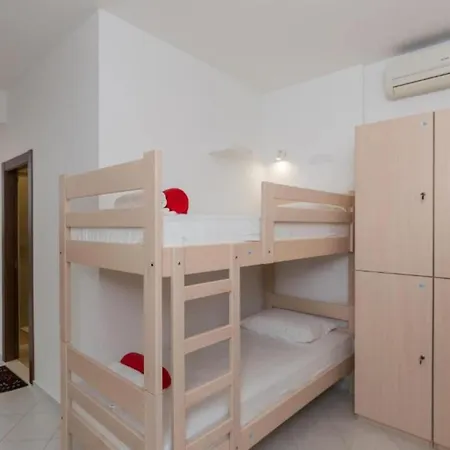 Free Bird - Bed In Six Bed Female Zenska 펜션 *