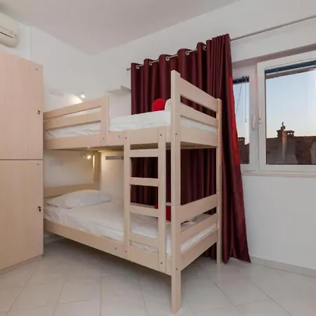 Free Bird - Bed In Six Bed Female Zenska Tatil Evi Dubrovnik
