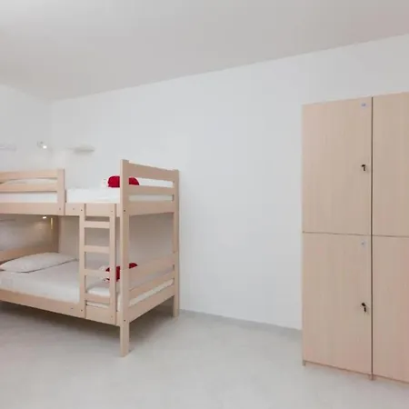 펜션 Free Bird - Bed In Six Bed Female Zenska 두브로브니크